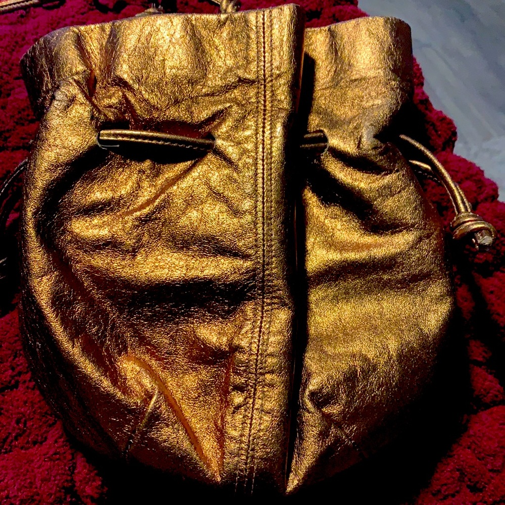 Gold drawstring shoulder bad